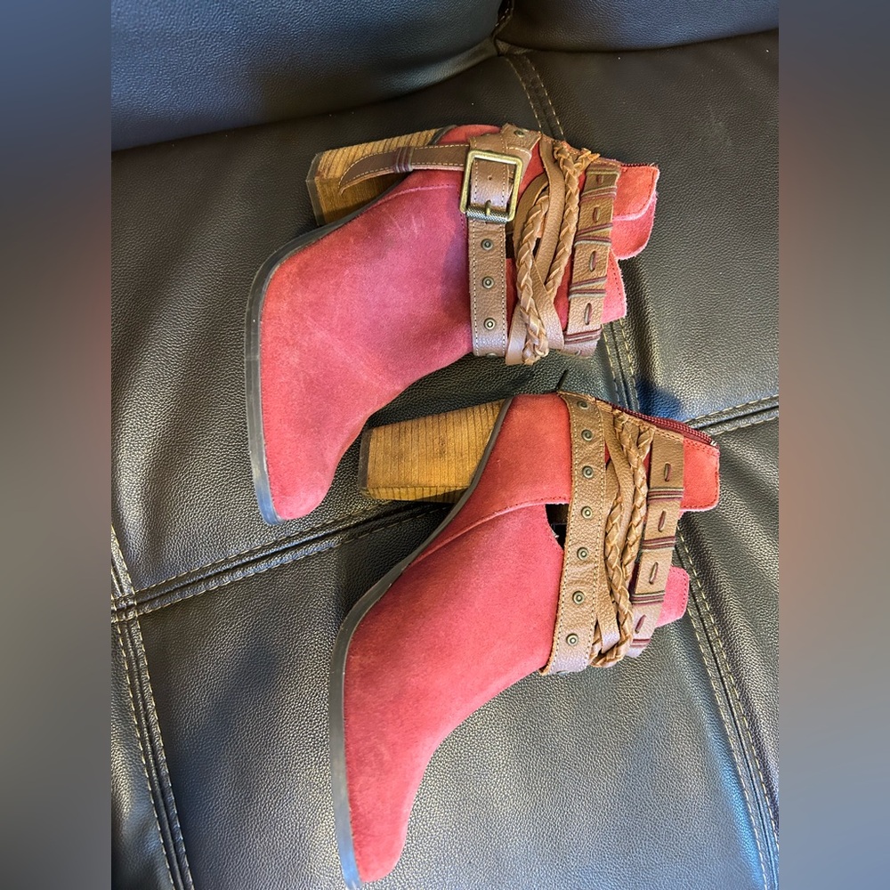 Naughty Monkey Red Suede Leather Ankle Bootie Round Toe Side Zip Womens 7.5 - Picture 12 of 12